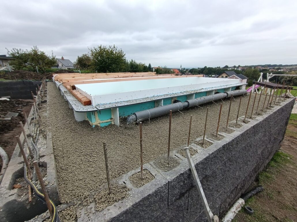 tepelná izolace bazénu sypaným polystyrénem